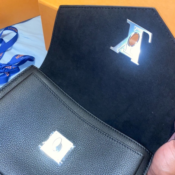 Brand new Louis Vuitton My Lockme BB handbag - Picture 3 of 7
